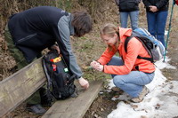 Zpráva byla ukryta pod lavičkou